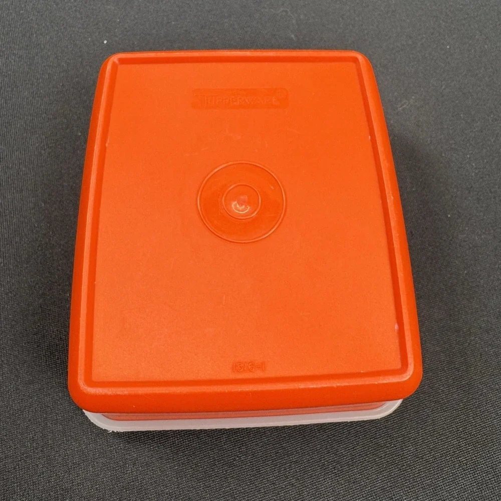 VTG Small Tupperware Plastic Storage Container #1516-1W/‎ Lid